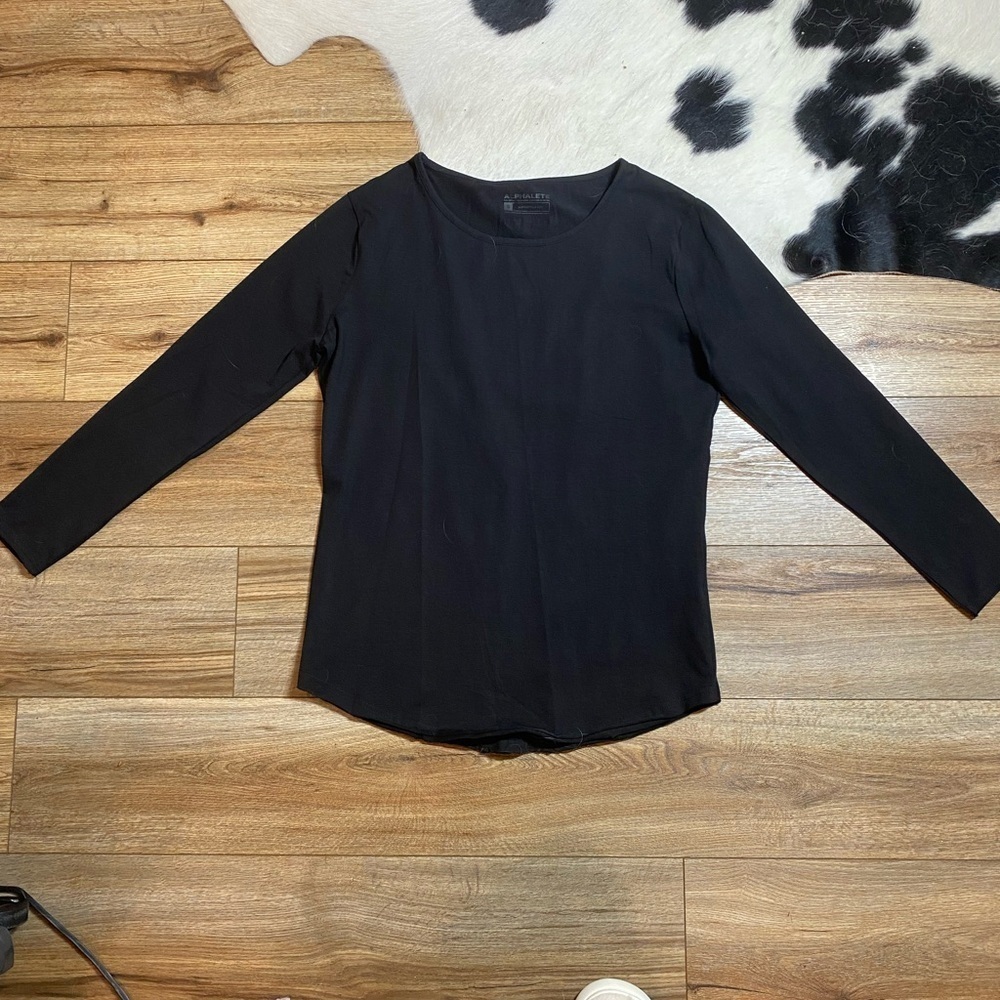 Alphalete Lifestyle Fit Long Sleeve T-Shirt in black.